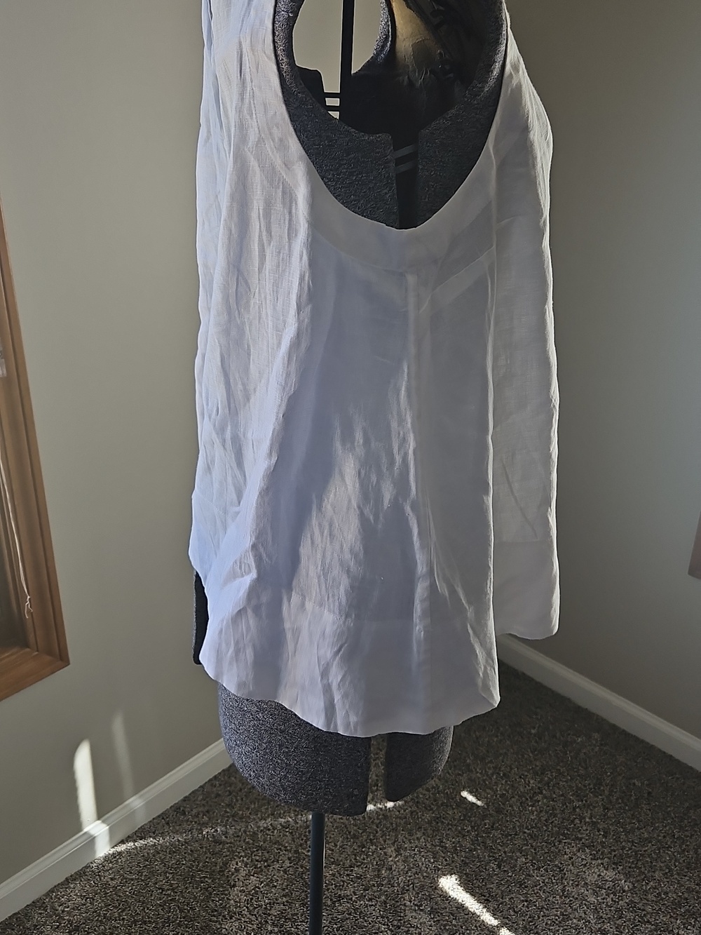 Banana Republic BR 100% linen White Shell Blouse - Picture 4 of 8